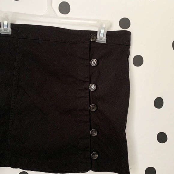 🔥30%OFF🔥EUC FOREVER21 BLACK BUTTON SKIRT L - Picture 2 of 6